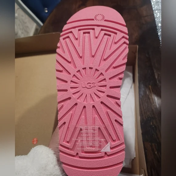 Authentic New UGG Pink Tazz Love '25 Shoes - Picture 4 of 5